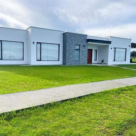 Altos De Tababela Apartment Екстериор снимка